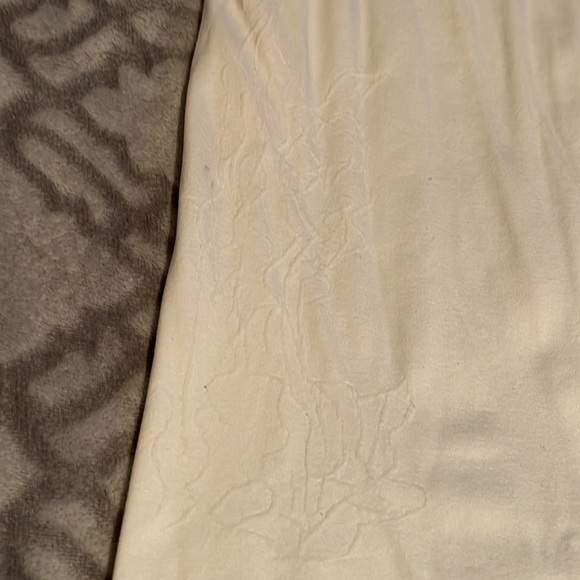 Ultra Teeze Maternity tank top with double straps and design imprints on sides - Picture 3 of 9